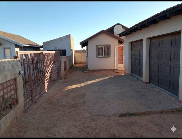 2 BEDROOM HOUSE FOR SALE IN LAKESIDE